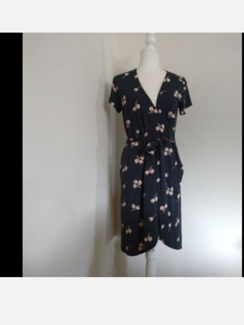 Ann Taylor LOFT Short Sleeve Cherry Print Wrap Dress Sz 8